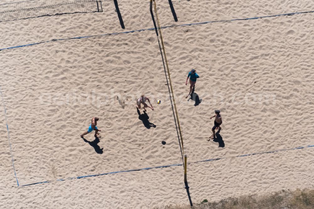 Aerial photograph Bremen - Participants of the training at the sport area on Trainingsgelaende of Hockeyclub Horn e.V. in Bremen, Germany