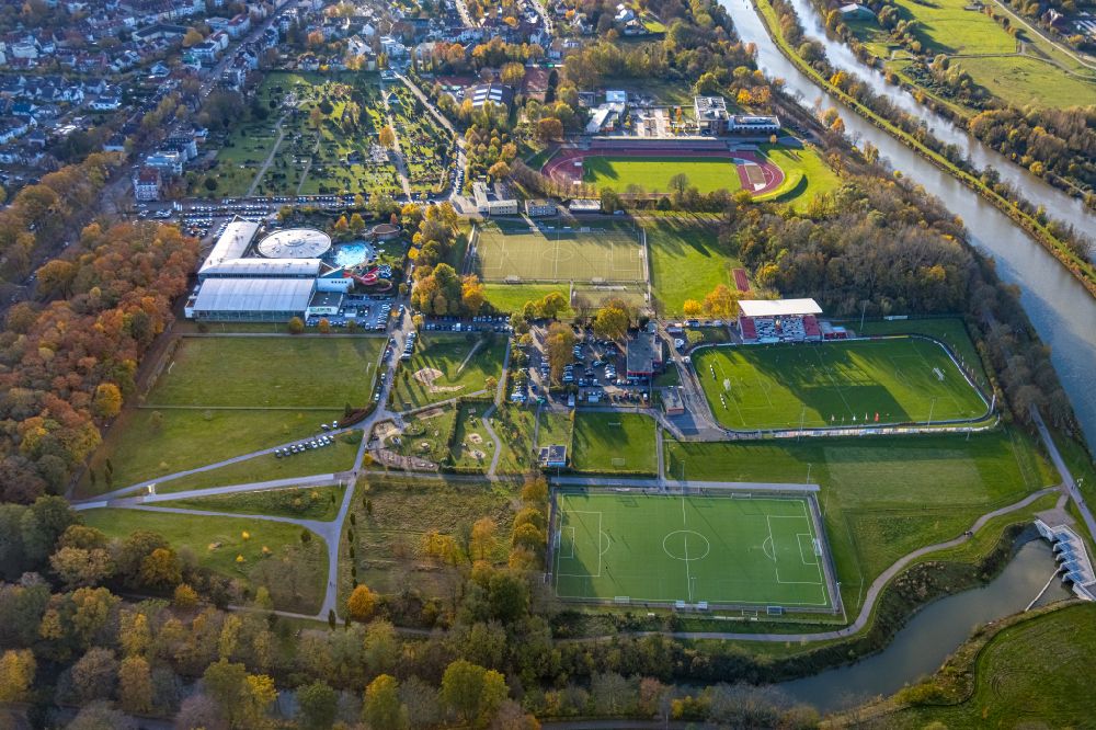 Aerial photograph Hamm - Participants of the training at the sport area of football field in Sportzentrum Ost in Hamm in the state North Rhine-Westphalia, Germany