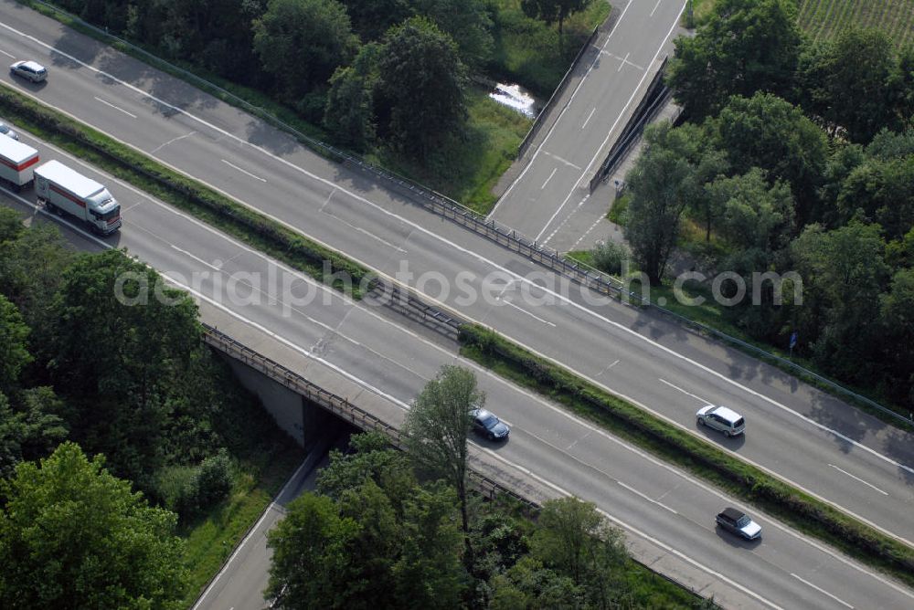 Aerial image Bühl / OT Balzhofen - Blick auf eine Brücke der A5 nahe Balzhofen bei Bühl. Die A5 ist Teil der HaFraBa (Hamburg Frankfurt Basel) vom Hattenbacher Dreieck bis an die Grenze zur Schweiz. Auf 445 km Länge bestehen Verbindungen u.a. zum französischen Autobahnnetz (bis Barcelona) und zur Verbindung Holland - Österreich. Als Teil der HaFraBa E.V. (Nord-Süd Verbindung) ist sie eine der meist befahrensten Strassen Europas.