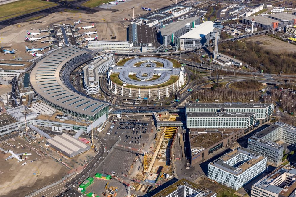 Aerial photograph Düsseldorf - View of the Duesseldorf International Airport in the state North Rhine-Westphalia