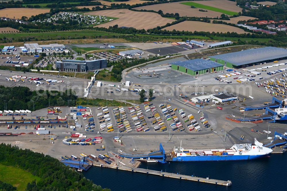 Aerial photograph Travemünde - Building complex and distribution center on the site of Terminal Skandinavienkai in the district Ivendorf in Travemuende in the state Schleswig-Holstein, Germany