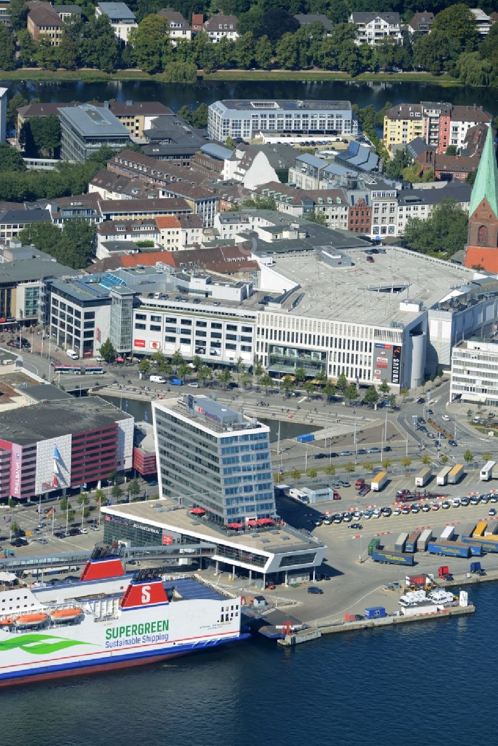 Aerial image Kiel - Terminal building on Schwedenkai and blue ferry of Stena Line in Kiel in the state of Schleswig-Holstein. The architectural distinct building was shaped after a ship and includes offices, a restaurant and a navy terminal