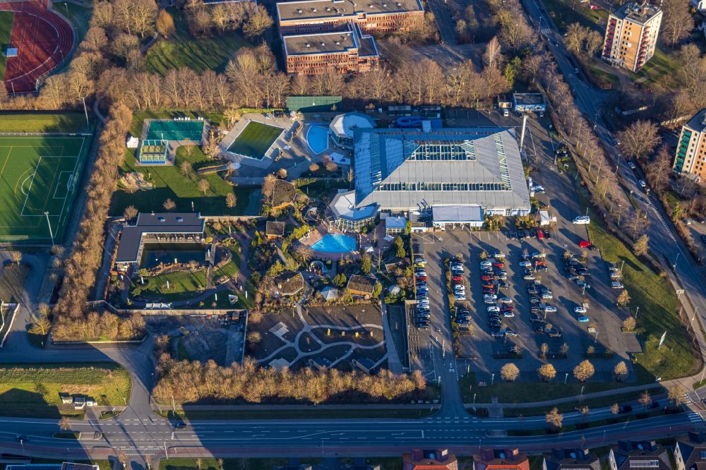 Aerial image Soest - Spa and swimming pools at the swimming pool of the leisure facility AquaFun Soest on Ardeyweg in Soest in the state North Rhine-Westphalia, Germany