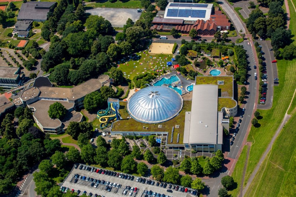 Dorsten from the bird's eye view: Spa and swimming pools at the swimming pool of the leisure facility Atlantis Dorsten on Konrad-Adenauer-Platz in Dorsten in the state North Rhine-Westphalia