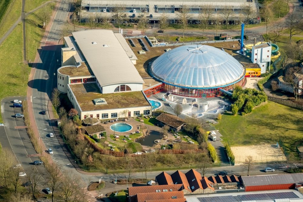 Aerial image Dorsten - Spa and swimming pools at the swimming pool of the leisure facility Atlantis Dorsten on Konrad-Adenauer-Platz in Dorsten in the state North Rhine-Westphalia