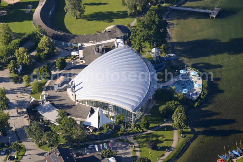 Aerial photograph Prien am Chiemsee - Spa and swimming pools at the swimming pool of the leisure facility of Chiemsee Marina Gmbh on street Seestrasse in Prien am Chiemsee in the state Bavaria, Germany