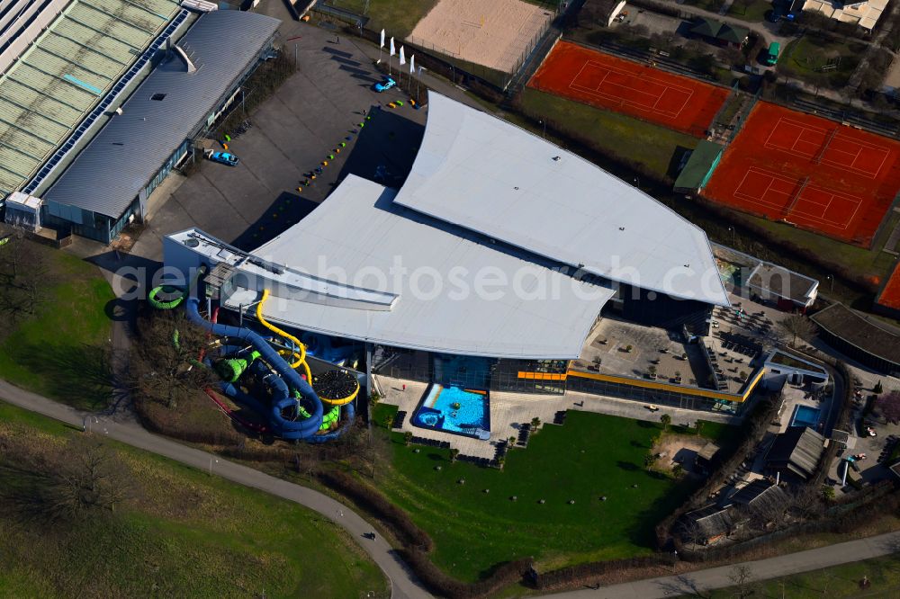 Aerial image Karlsruhe - Spa and swimming pools at the swimming pool of the leisure facility Europabad on street Hermann-Veit-Strasse in the district Suedweststadt in Karlsruhe in the state Baden-Wuerttemberg, Germany