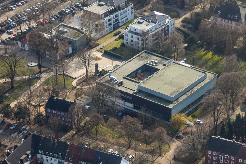 Aerial image Gladbeck - Spa and swimming pools at the swimming pool of the leisure facility Hallenbad of Stadt Gladbeck in Gladbeck in the state North Rhine-Westphalia, Germany