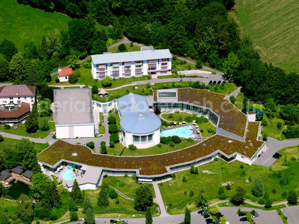 Aerial photograph Biberach an der Riß - Spa and swimming pools at the swimming pool of the leisure facility Jordanbad in Biberach an der Riss in the state Baden-Wuerttemberg, Germany