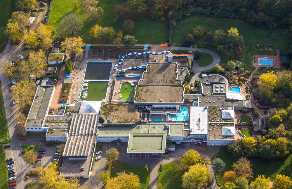 Aerial photograph Herne - Spa and swimming pools at the swimming pool of the leisure facility LAGO Die Therme Am Ruhmbach in Herne in the state North Rhine-Westphalia, Germany