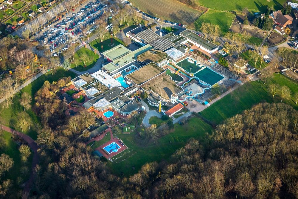 Aerial image Herne - Spa and swimming pools at the swimming pool of the leisure facility LAGO Die Therme Am Ruhmbach in Herne in the state North Rhine-Westphalia, Germany