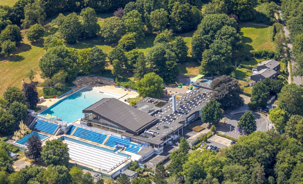 Aerial image Velbert - spa and swimming pools at the swimming pool of the leisure facility Panoronabad Velbert-Neviges on Wiesenweg in Velbert in the state North Rhine-Westphalia, Germany