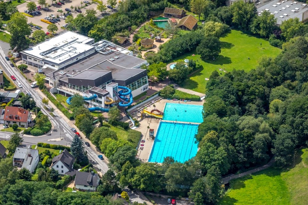Gevelsberg from above - Spa and swimming pools at the swimming pool of the leisure facility Schwimm-in Gevelsberg on Ochsenkonp in Gevelsberg in the state North Rhine-Westphalia, Germany