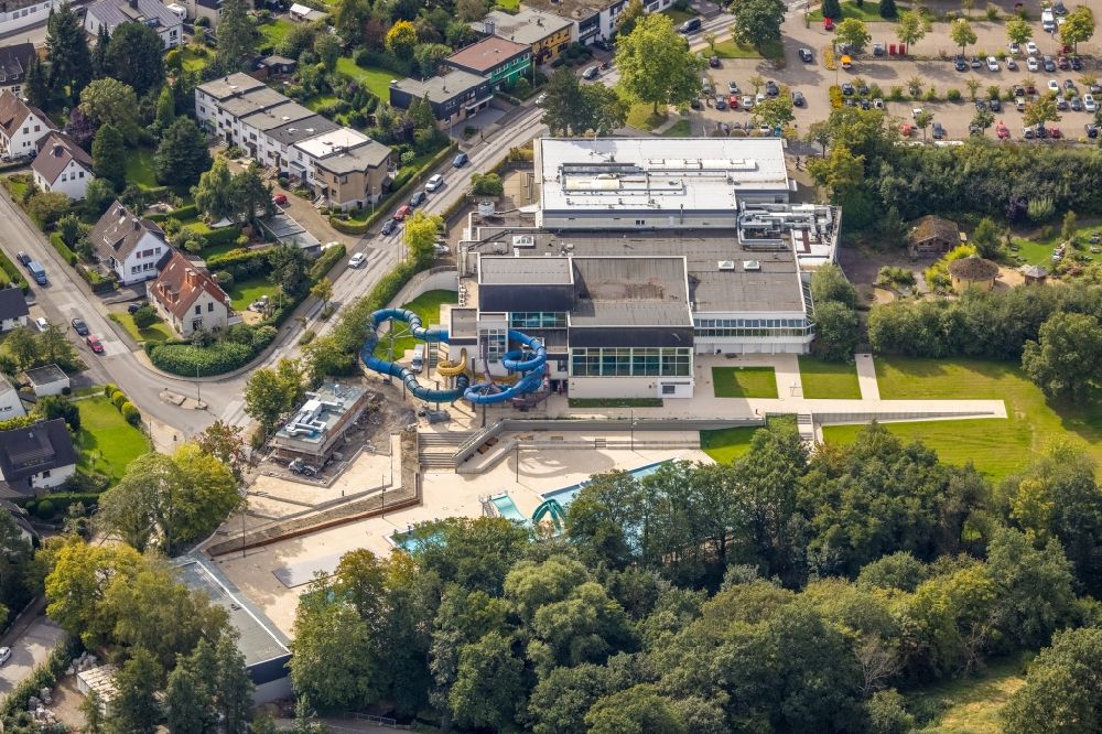 Gevelsberg from above - Spa and swimming pools at the swimming pool of the leisure facility Schwimm-in Gevelsberg on Ochsenkonp in Gevelsberg in the state North Rhine-Westphalia, Germany