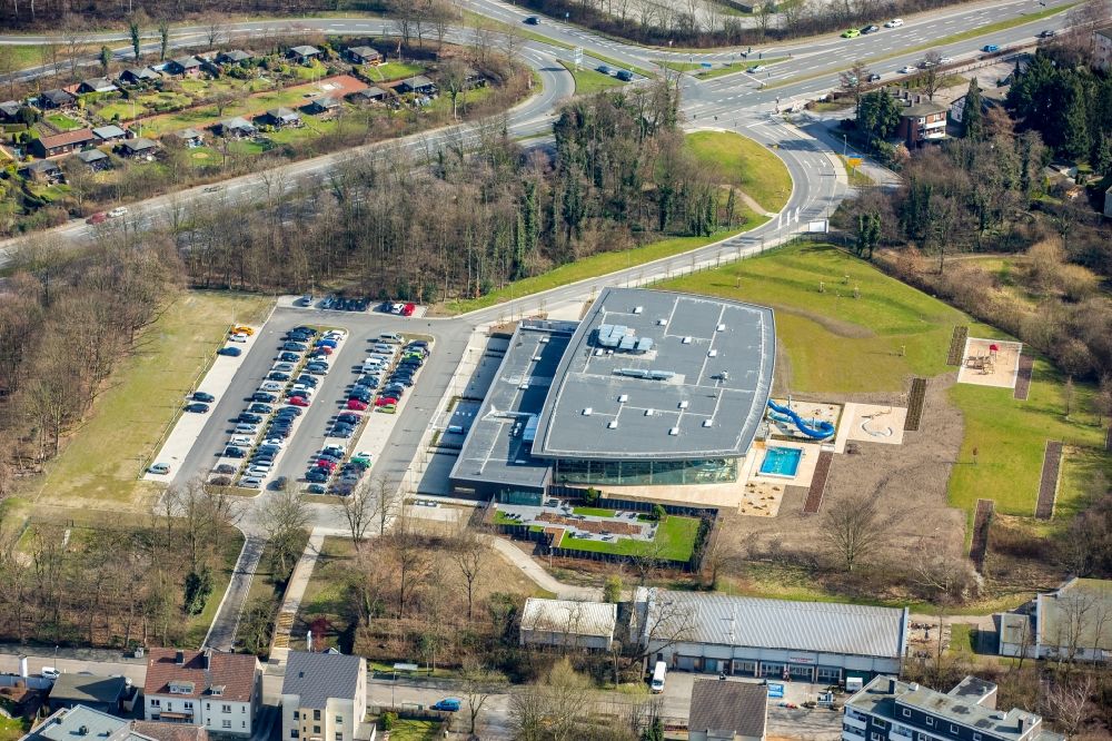 Aerial photograph Herne - Spa and swimming pools at the swimming pool of the leisure facility Sport- und Erlebnisbad Wananas in the district Wanne-Eickel in Herne in the state North Rhine-Westphalia