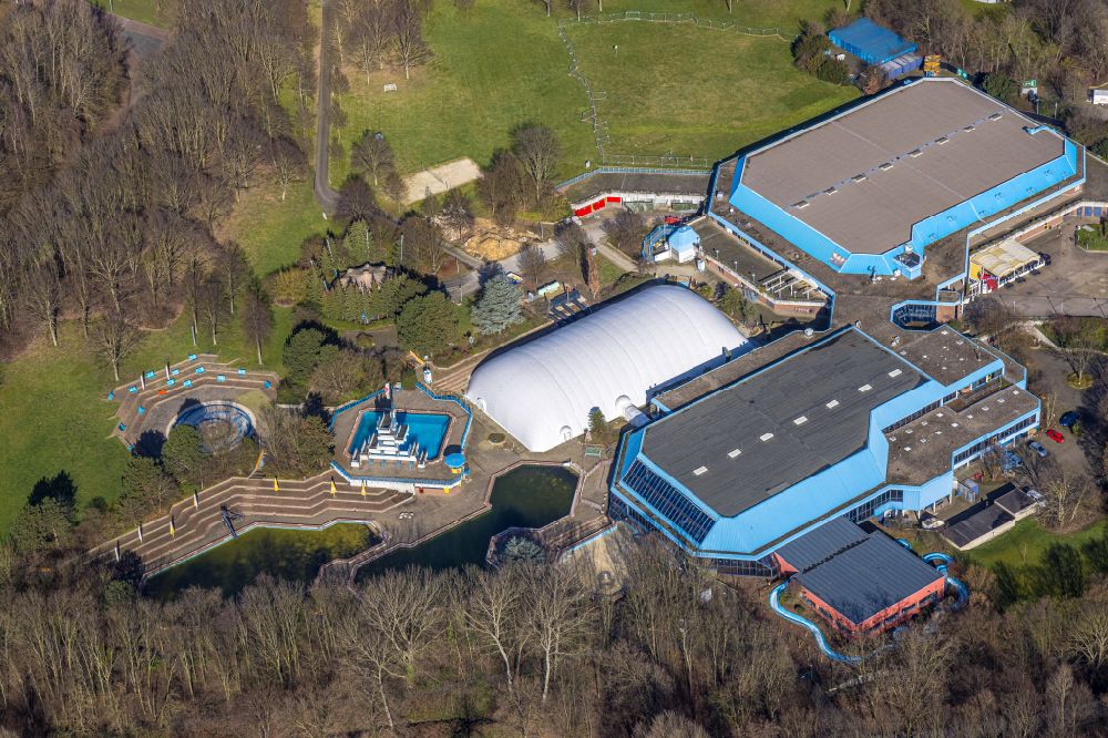Aerial image Gelsenkirchen - Spa and swimming pools at the swimming pool of the leisure facility SPORT-PARADIES on Adenauerallee in the district Erle in Gelsenkirchen in the state North Rhine-Westphalia, Germany