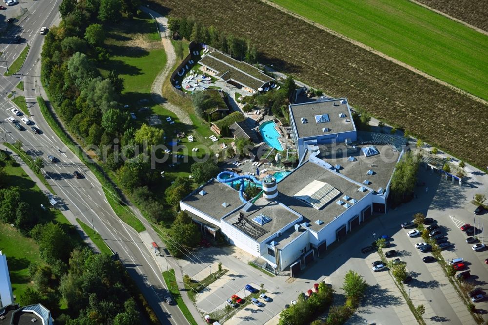 Aerial photograph Neusäß - Spa and swimming pools at the swimming pool of the leisure facility Titania Erlebnisbad on Hauptstrasse in Neusaess in the state Bavaria, Germany