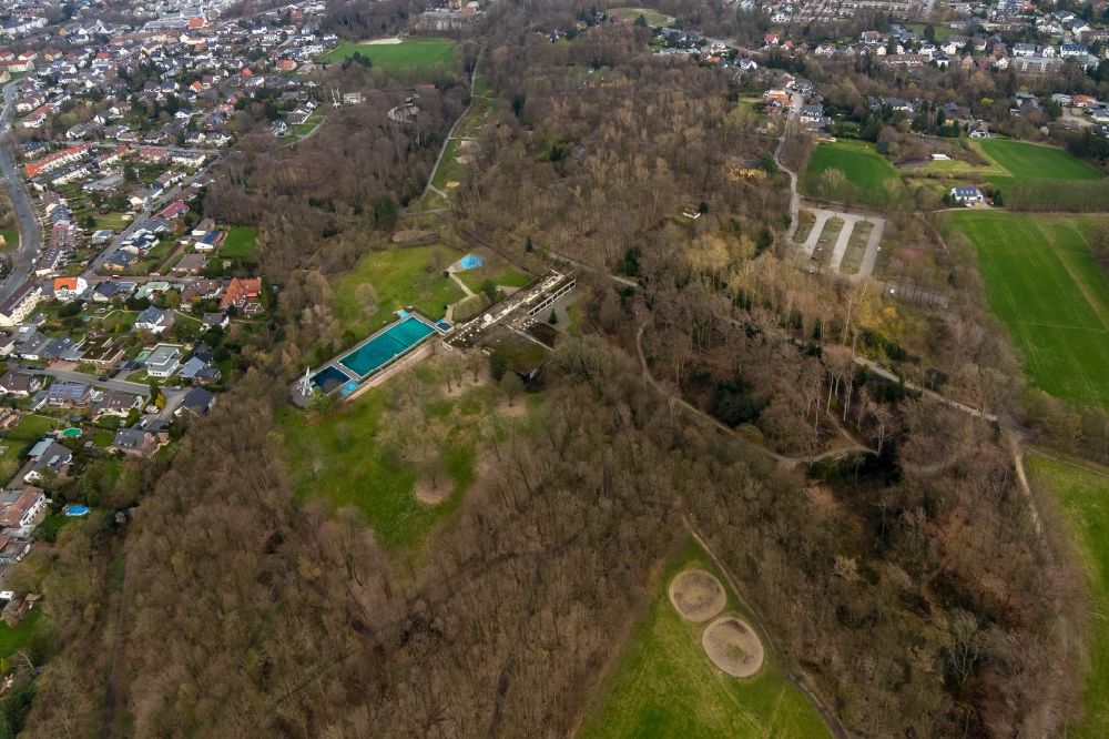 Bochum from the bird's eye view: Spa and swimming pools at the swimming pool of the leisure facility WasserWelten Bochum Hoentrop Am Suedpark in Bochum in the state North Rhine-Westphalia, Germany