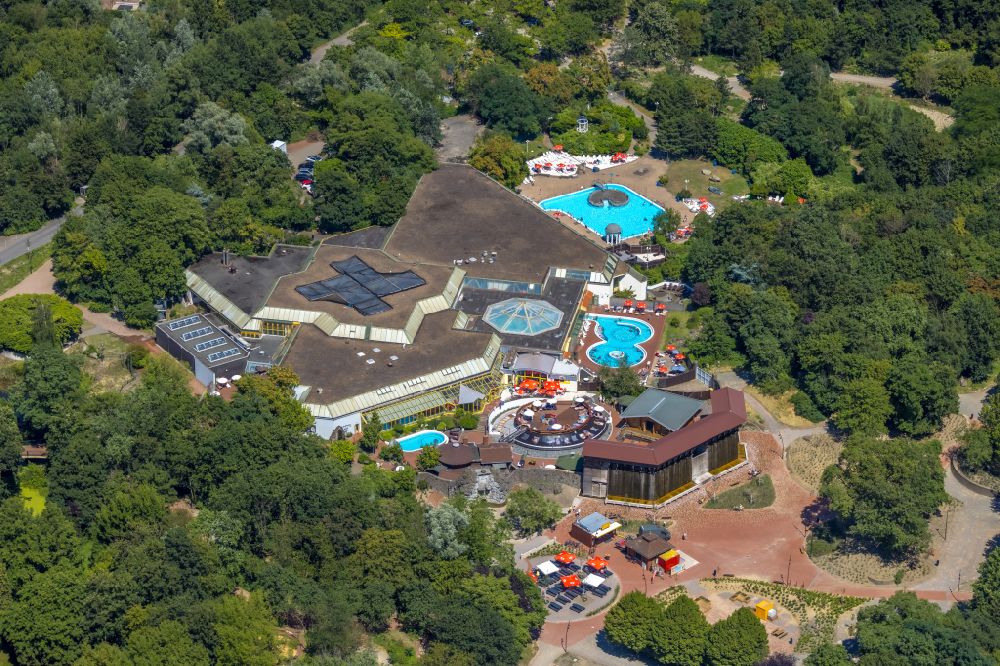 Aerial image Duisburg - Spa and swimming pools at the swimming pool of the leisure facility Niederrhein-Therme on Wehofer Strasse in the district Roettgersbach in Duisburg in the state North Rhine-Westphalia, Germany