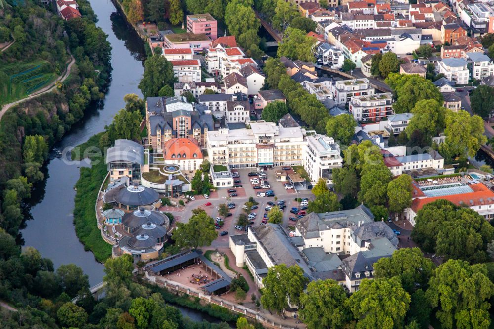 Aerial image Bad Kreuznach - Thermal baths and swimming pools of the spa and leisure facility Crucenia Thermen on Kurhausstrasse in Bad Kreuznach in the state Rhineland-Palatinate, Germany