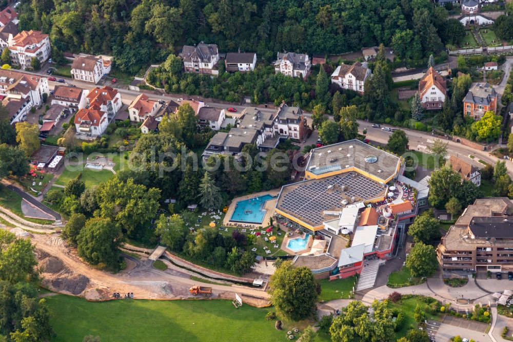 Aerial photograph Bad Bergzabern - Spa and swimming pools at the swimming pool of the leisure facility Suedpfalz Therme on street Kurtalstrasse in Bad Bergzabern in the state Rhineland-Palatinate, Germany