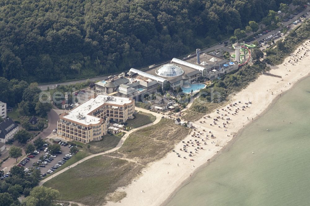 Aerial photograph Timmendorfer Strand - Therme and swimming pool on the beach of the leisure equipment in the district of Scharbeutz in Timmendorfer beach in the federal state Schleswig-Holstein