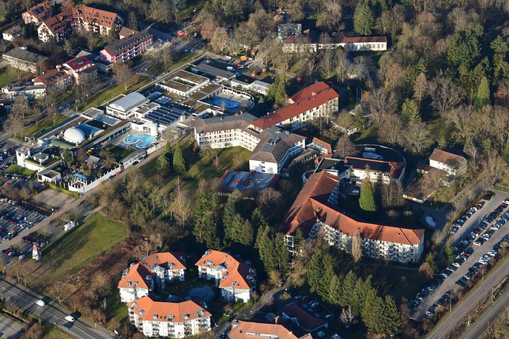 Bad Krozingen from the bird's eye view: Spa and swimming pools of the thermal bath Vita Classica in the health resort Bad Krozingen in the state Baden-Wurttemberg, Germany