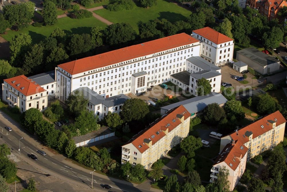 Erfurt from the bird's eye view: The building of the Thuringian Ministry for Agriculture, Forestry, Environment and Conservation is in the Beethoven Street in Loebervorstadt of Erfurt in Thuringia. The house was built in the style of Neoclassicism after a design by the architect Lülje