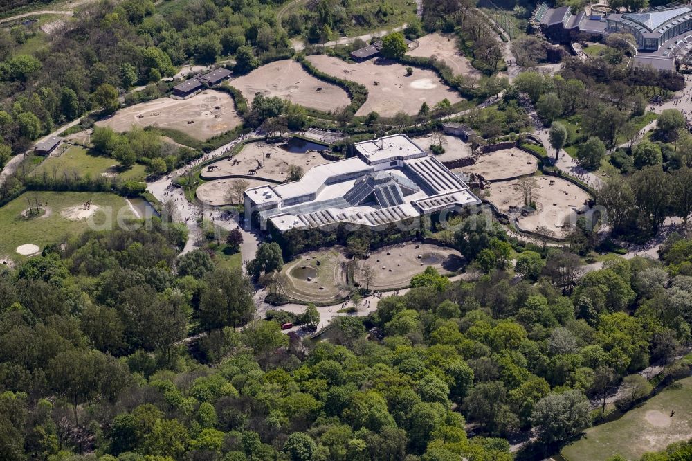 Aerial image Berlin - The zoo Tierpark Berlin in the Friedrichsfelde part of the district of Lichtenberg in Berlin in the state of Brandenburg. The park is the biggest landscape zoological garden in Europe. View of the Alfred Brehm House