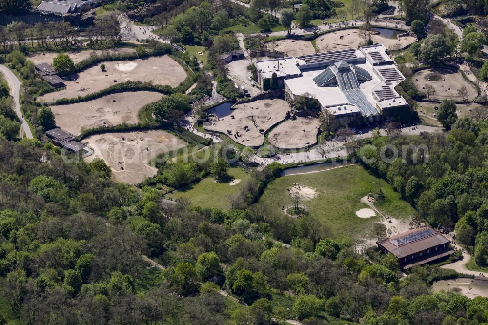 Aerial photograph Berlin - The zoo Tierpark Berlin in the Friedrichsfelde part of the district of Lichtenberg in Berlin in the state of Brandenburg. The park is the biggest landscape zoological garden in Europe. View of the Alfred Brehm House