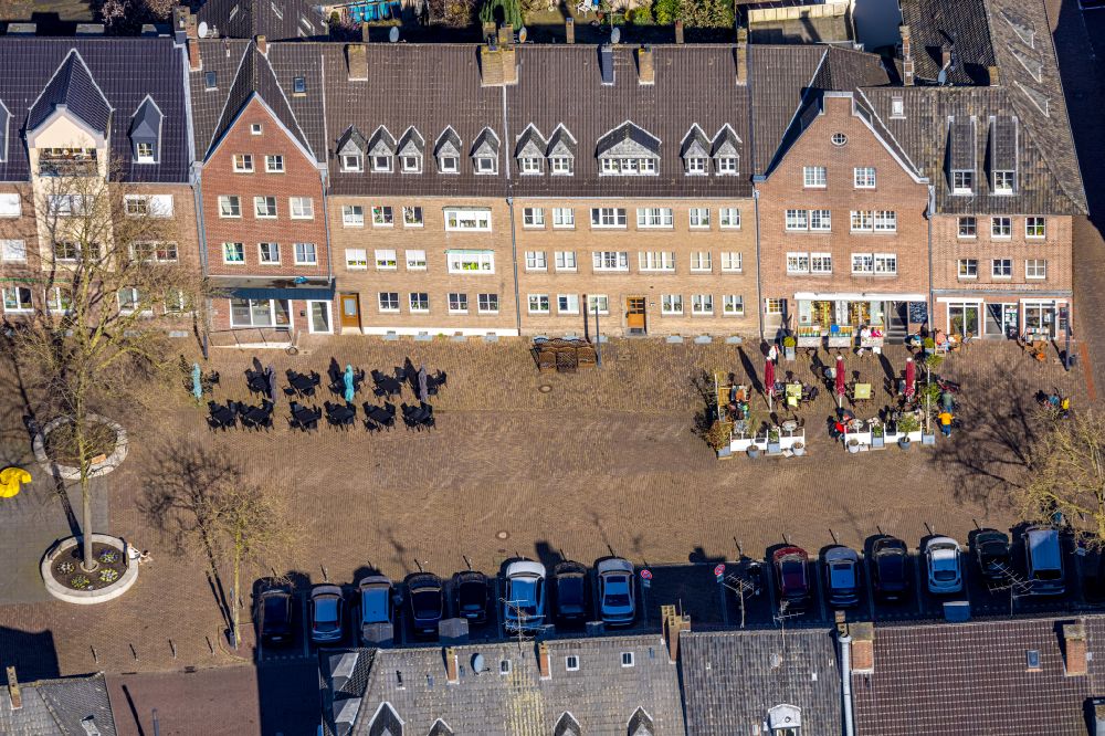 Aerial image Rees - Tables and benches of open-air restaurant on street Markt in Rees in the state North Rhine-Westphalia, Germany