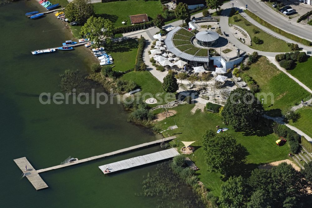Aerial photograph Gstadt am Chiemsee - Tables and benches of open-air restaurant Restaurant Hofanger on street Seestrasse in Gstadt am Chiemsee in the state Bavaria, Germany