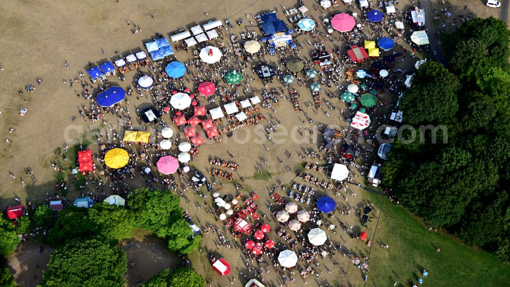 Aerial image Bonn - Tables and benches of open-air restaurants Bierboerse in the district Hochkreuz in Bonn in the state North Rhine-Westphalia, Germany