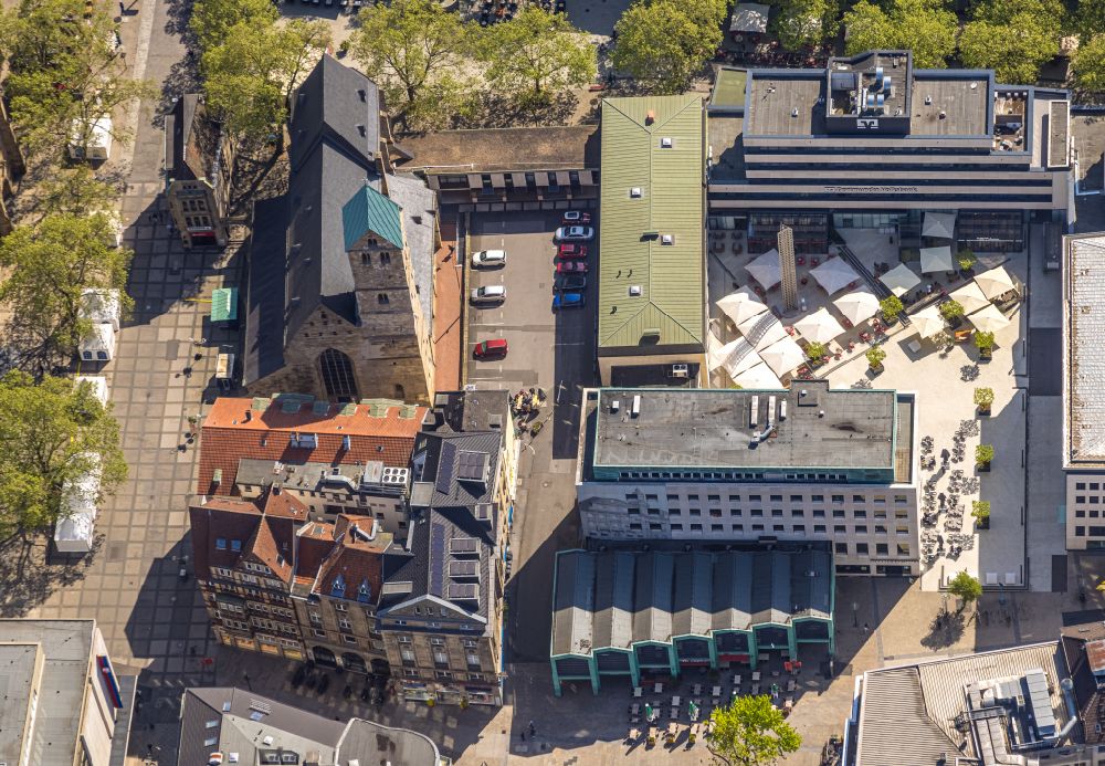 Aerial photograph Dortmund - tables and benches of open-air restaurants on Markt in Dortmund in the state North Rhine-Westphalia, Germany