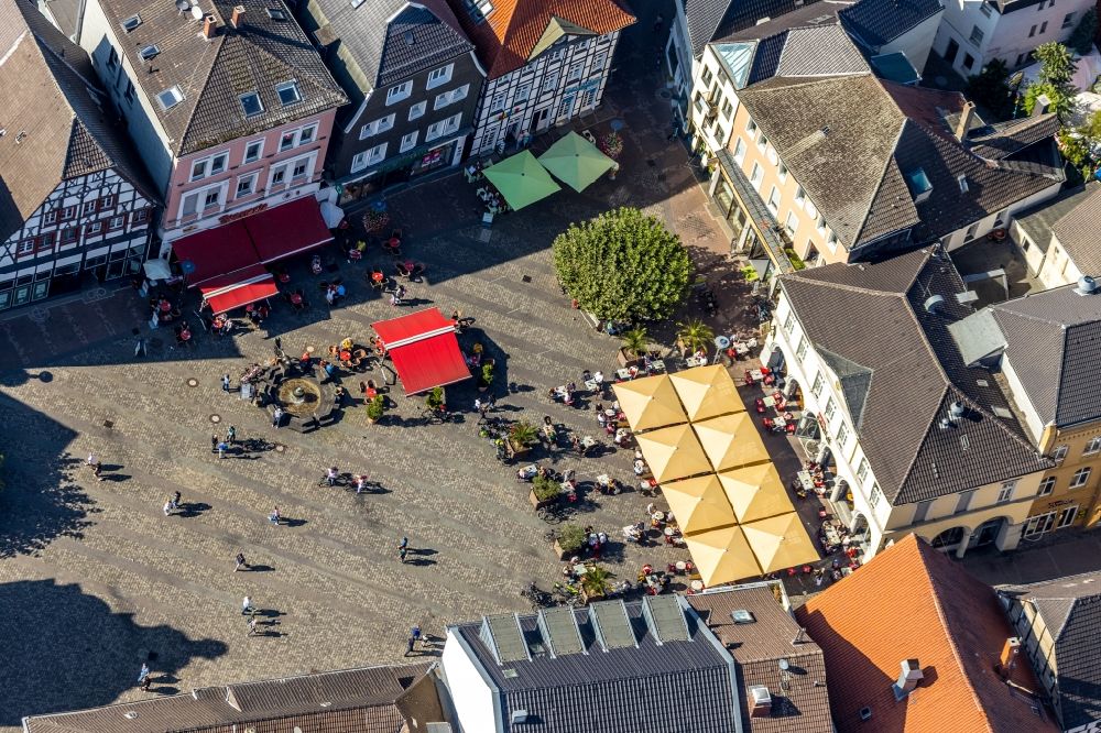 Unna from the bird's eye view: Tables and benches of open-air restaurants on Markt in Unna in the state North Rhine-Westphalia, Germany