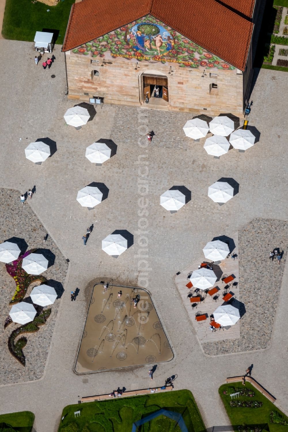 Aerial image Erfurt - Tables and benches in the open-air restaurants on the Petersberg in the Egapark on the occasion of the BUGA Federal Garden Show in the district Altstadt in Erfurt in the state Thuringia, Germany