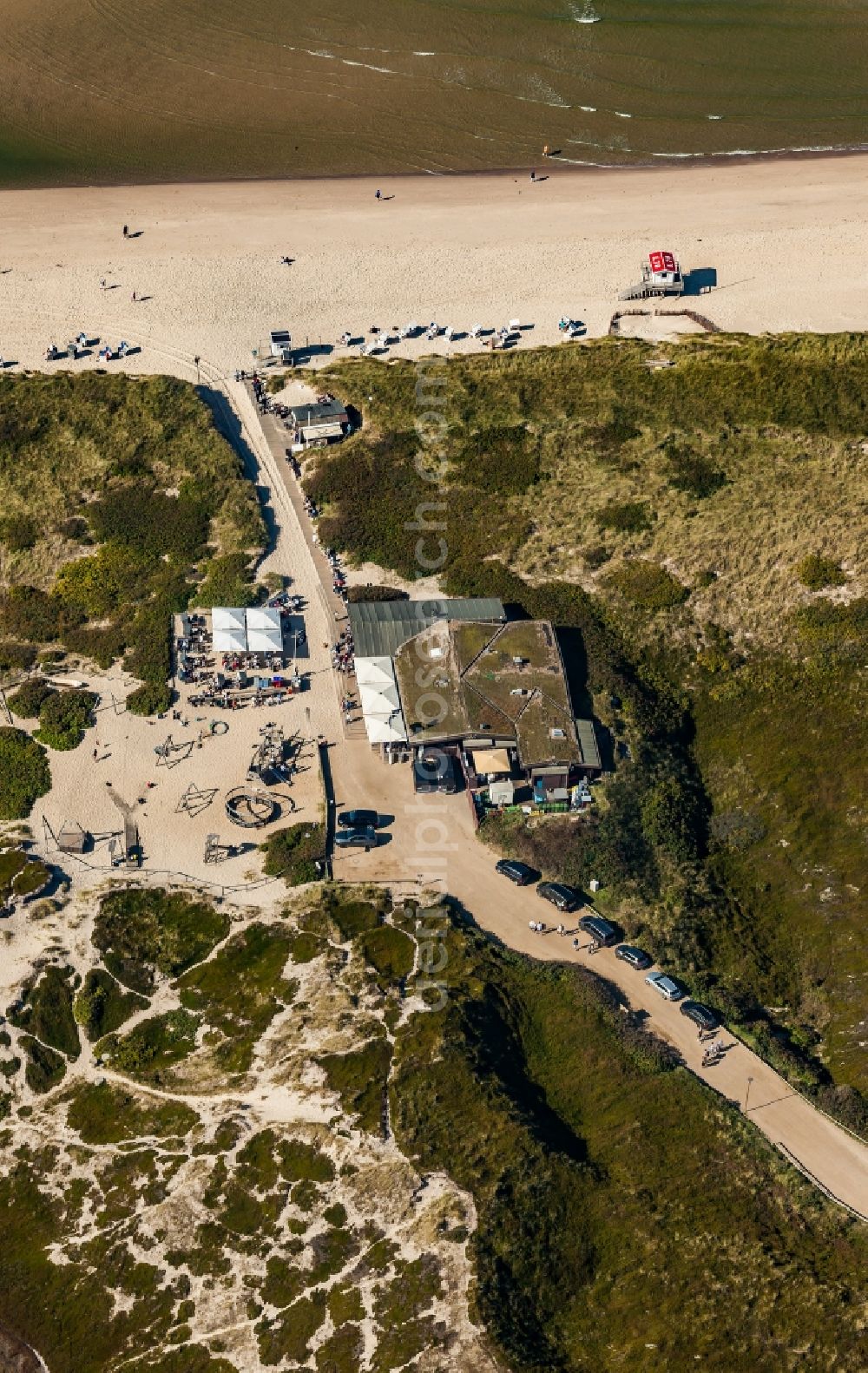 Sylt from above - Tables and benches of open-air restaurants on Weststrand in the district Rantum (Sylt) in Sylt in the state Schleswig-Holstein, Germany