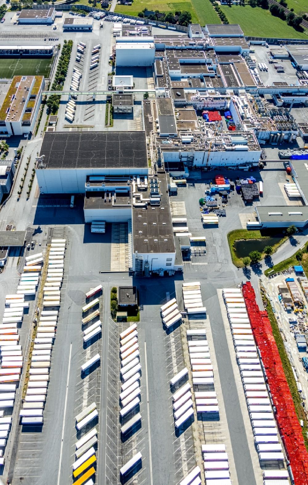 Aerial photograph Rheda-Wiedenbrück - Buildings and production halls on the food manufacturer's premises of Toennies Lebensmittel GmbH & Co. KG In of Mark in the district Rheda in Rheda-Wiedenbrueck in the state North Rhine-Westphalia, Germany