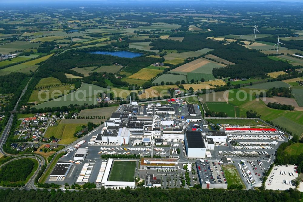 Rheda-Wiedenbrück from the bird's eye view: Buildings and production halls on the food manufacturer's premises of Toennies Lebensmittel GmbH & Co. KG In of Mark in the district Rheda in Rheda-Wiedenbrueck in the state North Rhine-Westphalia, Germany