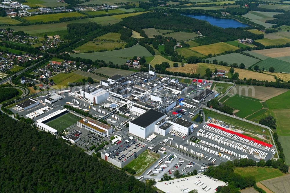 Aerial image Rheda-Wiedenbrück - Buildings and production halls on the food manufacturer's premises of Toennies Lebensmittel GmbH & Co. KG In of Mark in the district Rheda in Rheda-Wiedenbrueck in the state North Rhine-Westphalia, Germany