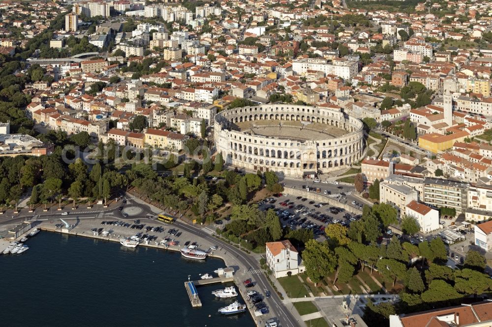 Aerial photograph Pula - Tourist attraction and sightseeing Amphitheater Pula - Pulska Arena in Pula in Istirien - Istarska zupanija, Croatia