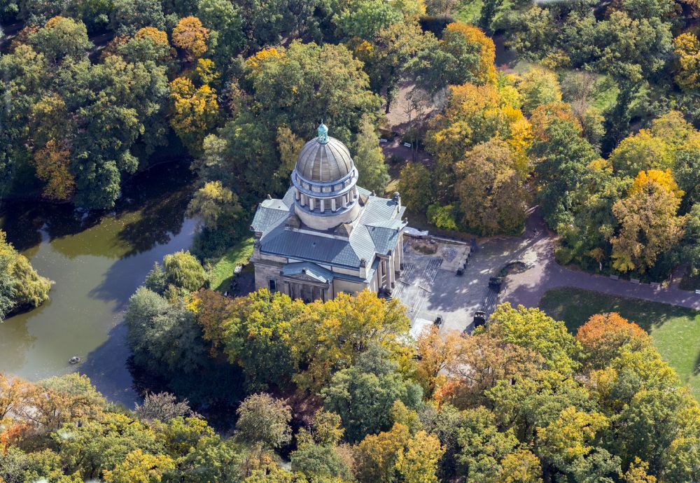 Aerial photograph Dessau - Tourist attraction and sightseeing Mausoleum Dessau in Tierpark in the district Ziebigk in Dessau in the state Saxony-Anhalt, Germany
