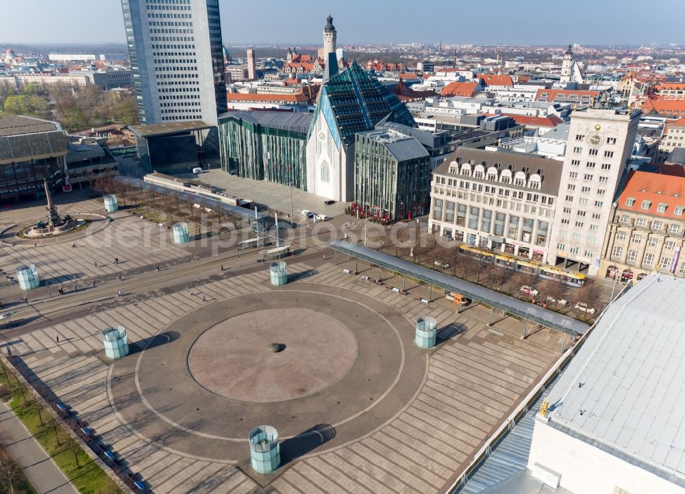 Leipzig from above - Tourist attraction and sightseeing of Mendebrunnen on Augustusplatz in Leipzig in the state Saxony, Germany