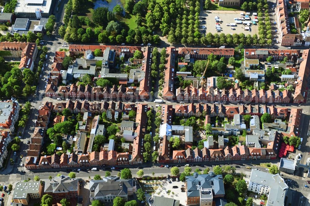 Aerial image Potsdam - Tourist attraction and sightseeing of Wohngebietes Hollaendisches Viertel - Hollaenderviertel in the district Noerdliche Innenstadt in Potsdam in the state Brandenburg, Germany