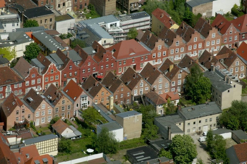 Aerial image Potsdam - Tourist attraction and sightseeing of Wohngebietes Hollaendisches Viertel - Hollaenderviertel in the district Noerdliche Innenstadt in Potsdam in the state Brandenburg, Germany