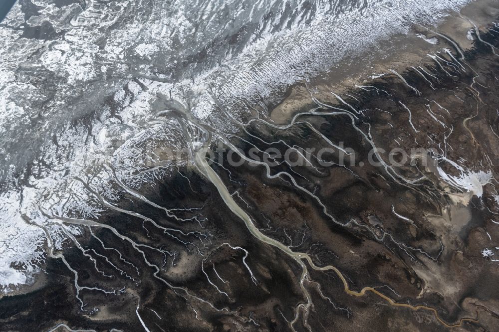 Aerial photograph Spiekeroog - Ice floe pieces of a drift ice layer on the water surface with Prielenbildung and Maeander vor of Nordsee- Insel in Spiekeroog in the state Lower Saxony, Germany