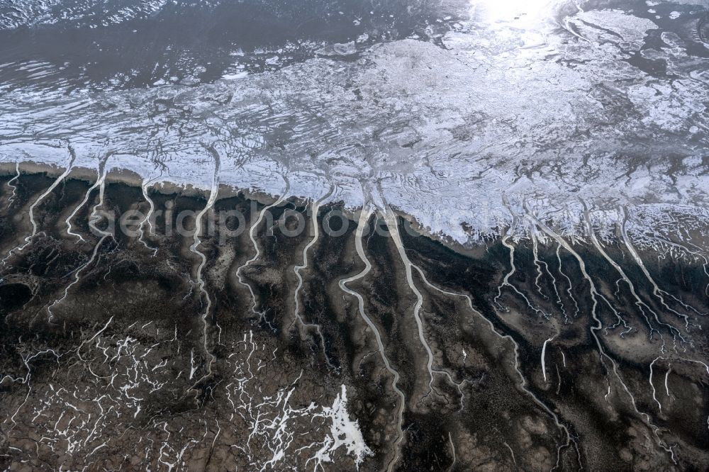 Aerial photograph Spiekeroog - Ice floe pieces of a drift ice layer on the water surface with Prielenbildung and Maeander vor of Nordsee- Insel in Spiekeroog in the state Lower Saxony, Germany