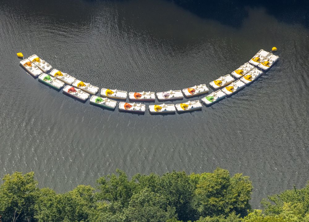 Aerial photograph Hagen - Sports boat moorings for pedal boats and rowing boats for hire on the banks of the Hengsteysee in Hagen in the Ruhr area in the state of North Rhine-Westphalia, Germany