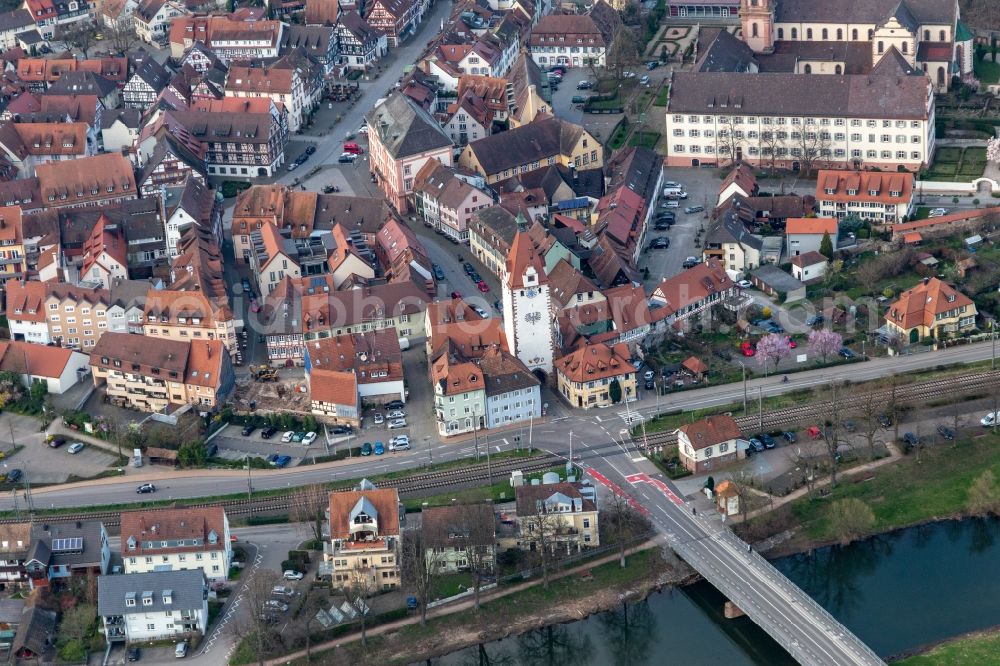 Aerial photograph Gengenbach - Tower building Kinzigtorturm the rest of the former historic city walls in Gengenbach in the state Baden-Wuerttemberg, Germany