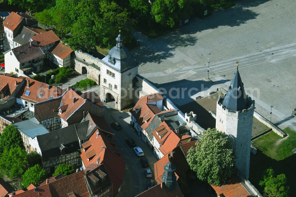 Aerial photograph Mühlhausen - Tower building Rabenturm on Frauenturm and rest of the former historic city walls in Muehlhausen in the state Thuringia, Germany